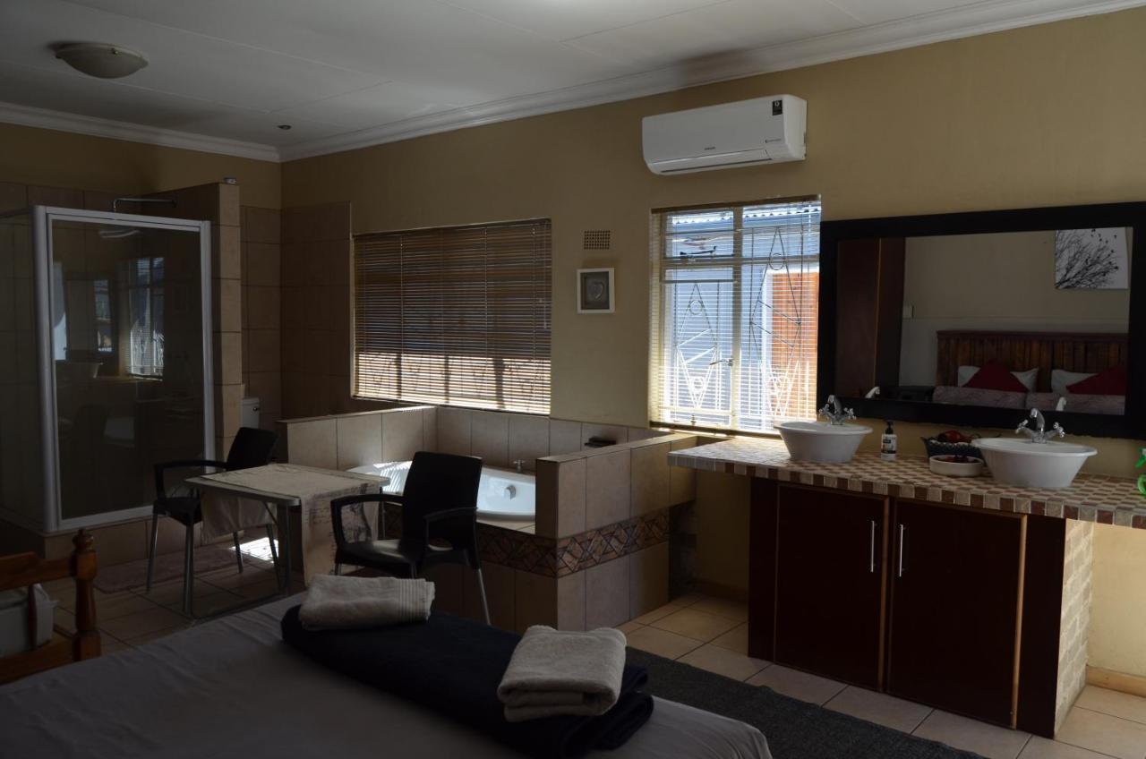 A & R Guesthouse Bloemfontein Exteriör bild