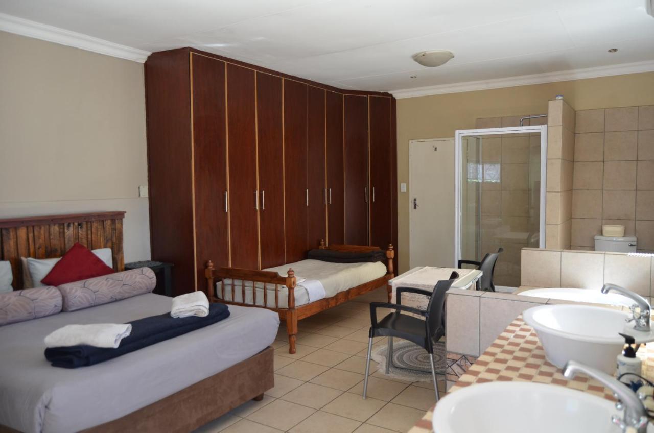 A & R Guesthouse Bloemfontein Exteriör bild