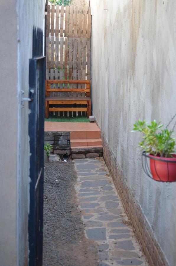 A & R Guesthouse Bloemfontein Exteriör bild
