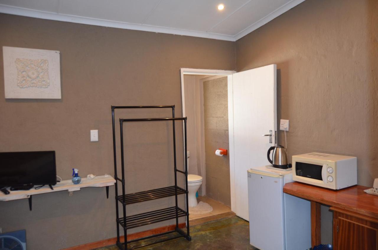 A & R Guesthouse Bloemfontein Exteriör bild