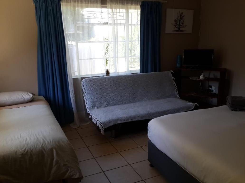 A & R Guesthouse Bloemfontein Exteriör bild