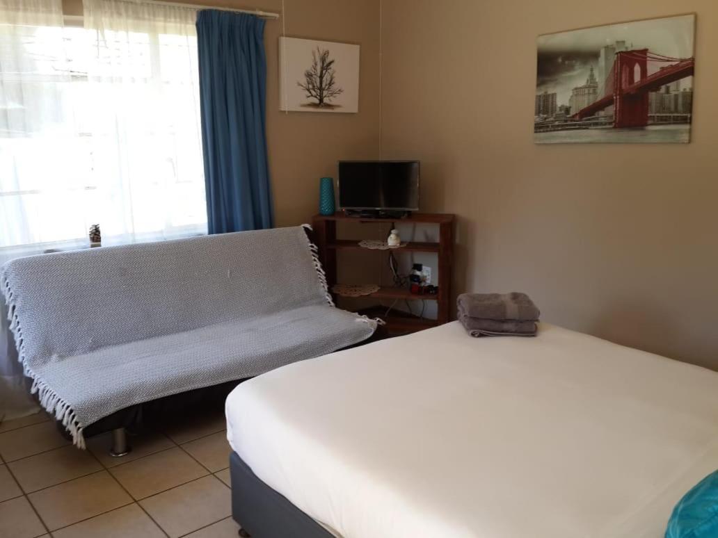 A & R Guesthouse Bloemfontein Exteriör bild